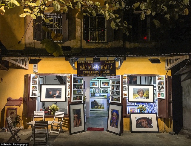 Một cửa hàng tranh trên phố Nguyễn Huệ
