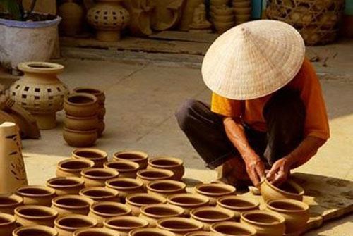 Thanh Ha pottery village